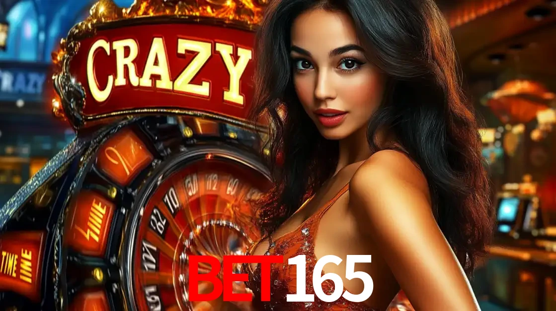 Mulher glamourosa olhando para a câmera com a roda vermelha do Crazy Time ao fundo em um ambiente de cassino, destacando a emoção dos jogos ao vivo no bet165.